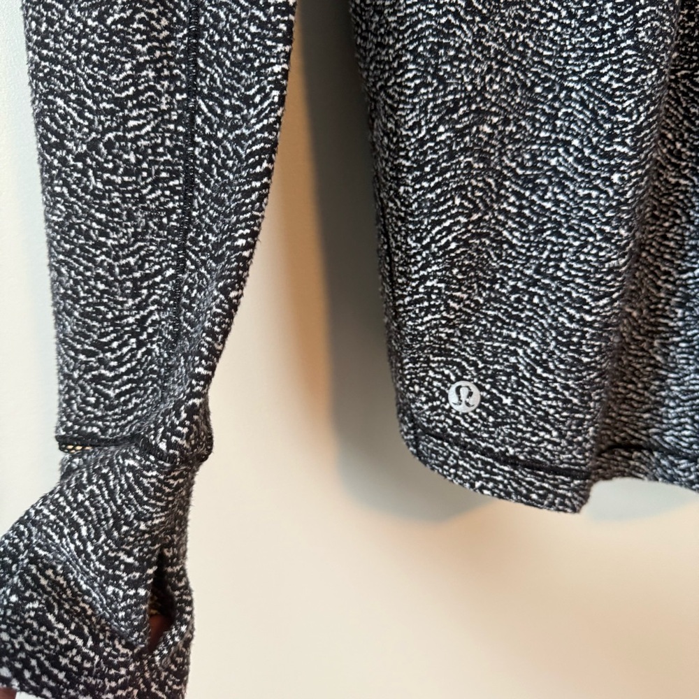 Lululemon Pull Over - image 5